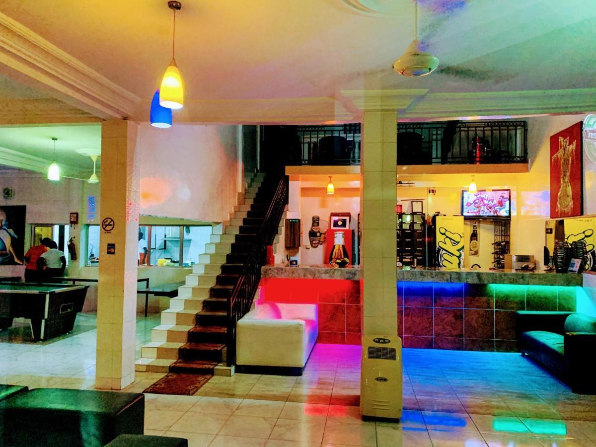 Woodpecker Resort Hotel バンジュール エクステリア 写真