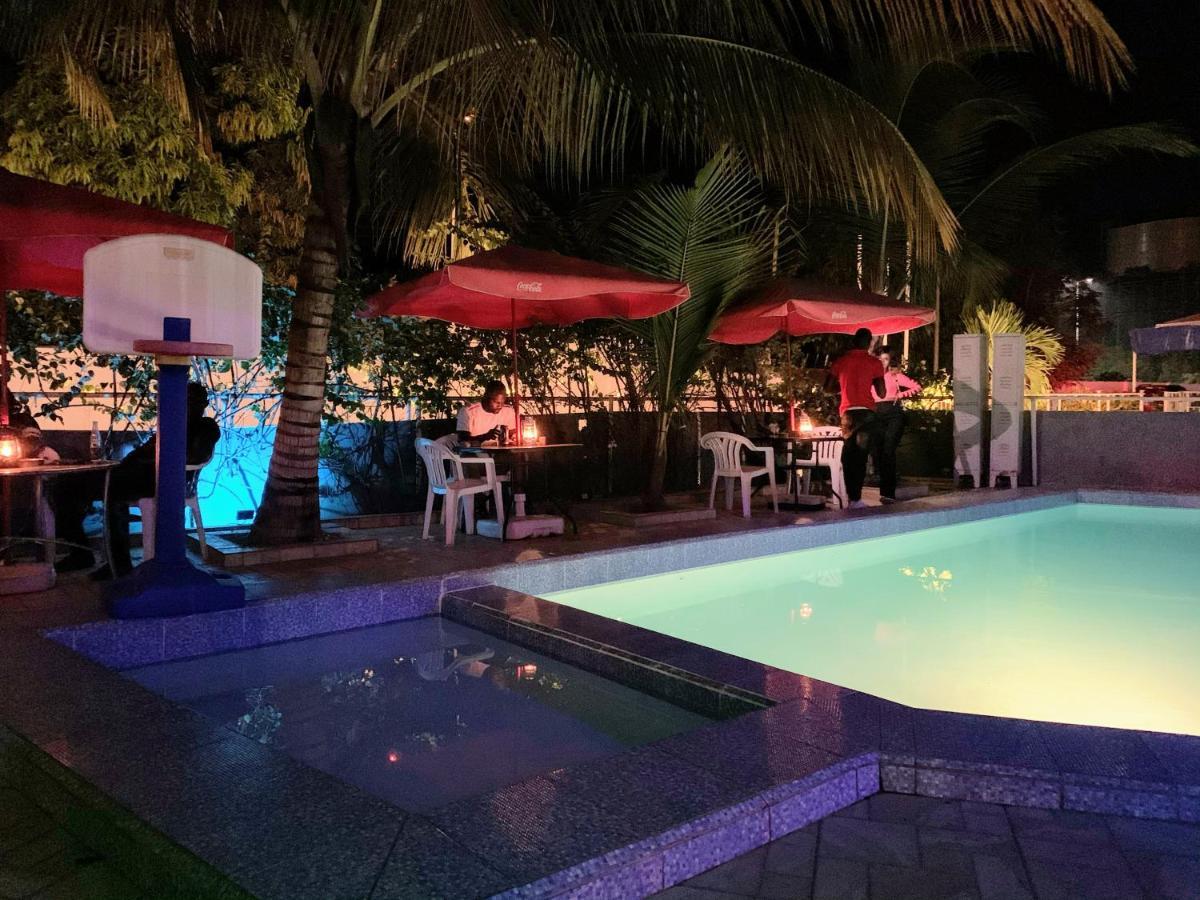 Woodpecker Resort Hotel バンジュール エクステリア 写真