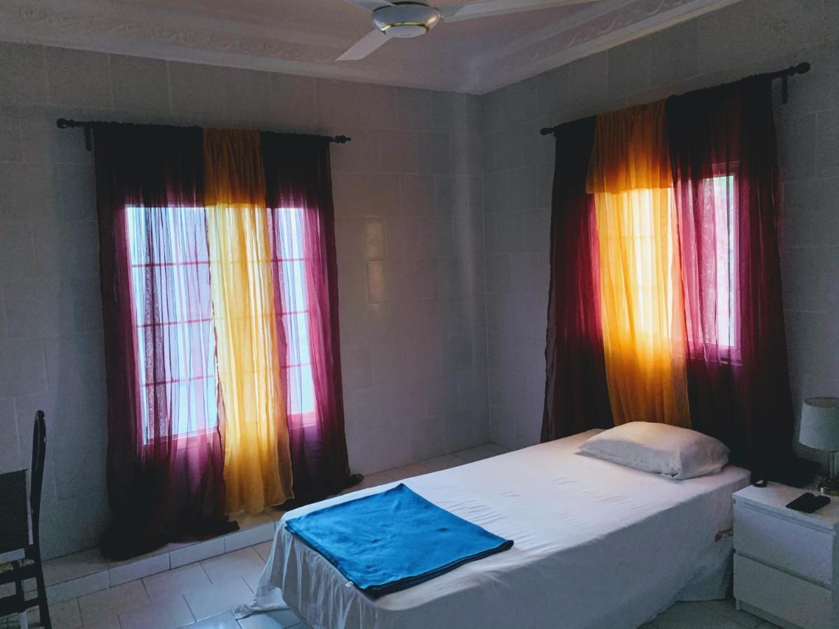 Woodpecker Resort Hotel バンジュール エクステリア 写真