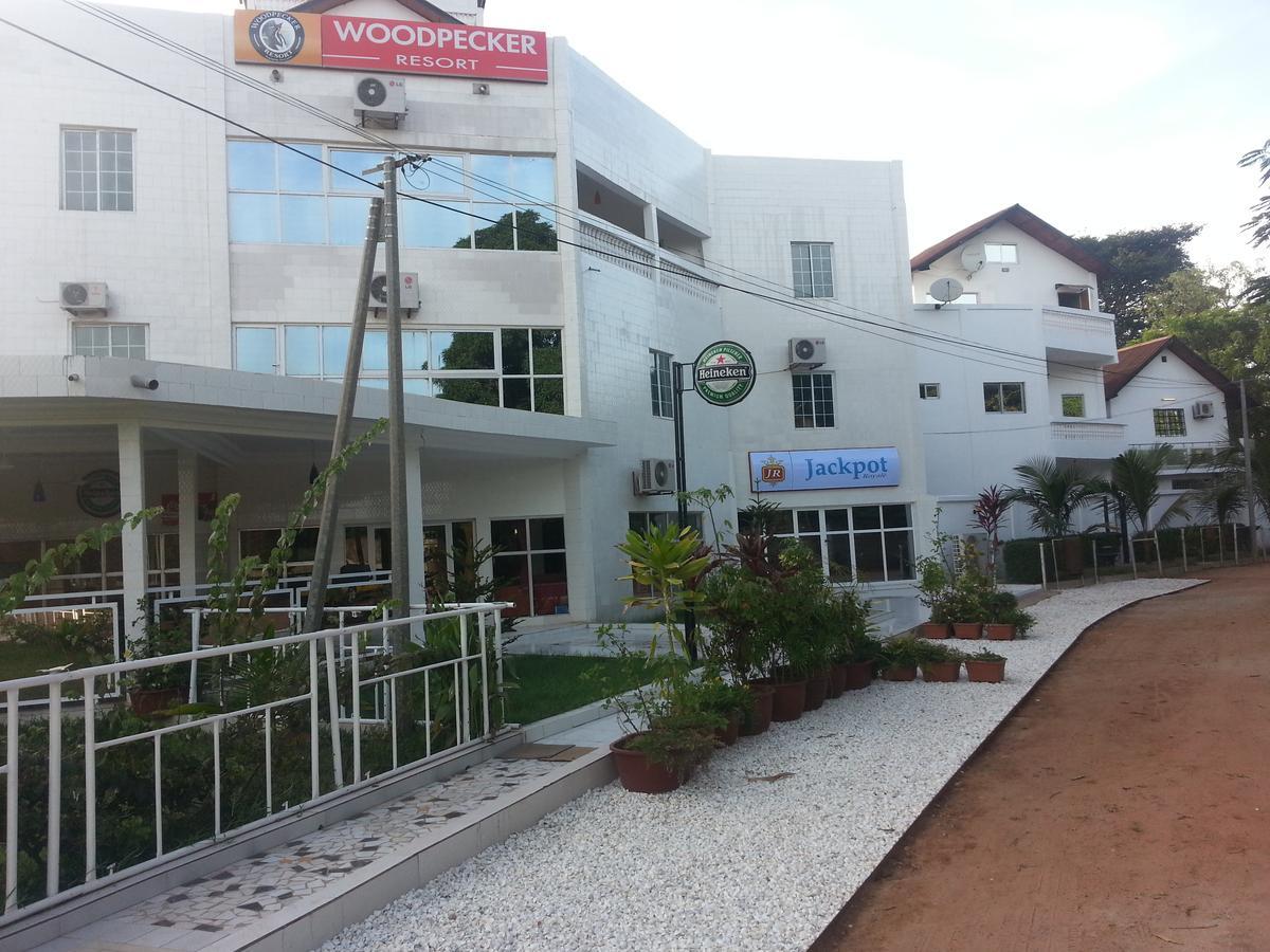 Woodpecker Resort Hotel バンジュール エクステリア 写真